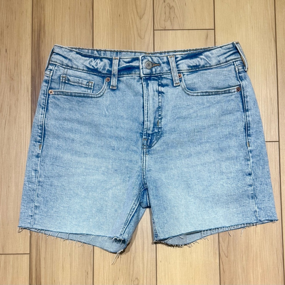 Old Navy NWOT O.G. High Waisted Straight Denim Cut-Off Shorts Size 6